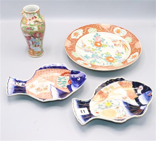 3 Japanese porcelain dishes and a Canton vase